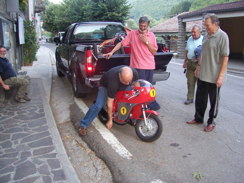  Image name: Persone119.jpg 
 width: 800 pixel 
 height: 601 pixel 
 Size: 453938 bytes 
 Click to enlarge 